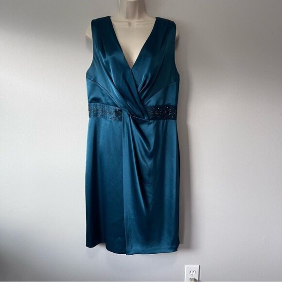 St. John Satin Dress with Embellishments Size 12 - Picture 1 of 10